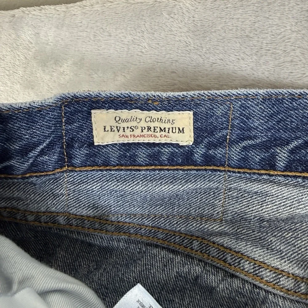 Levi's 501 Medium Wash Jeans Men's 34 x‎ 32 (actually 32x30) Casual Classic Blue